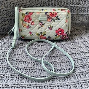 Beautiful Vera Bradley Wallet/Crossbody